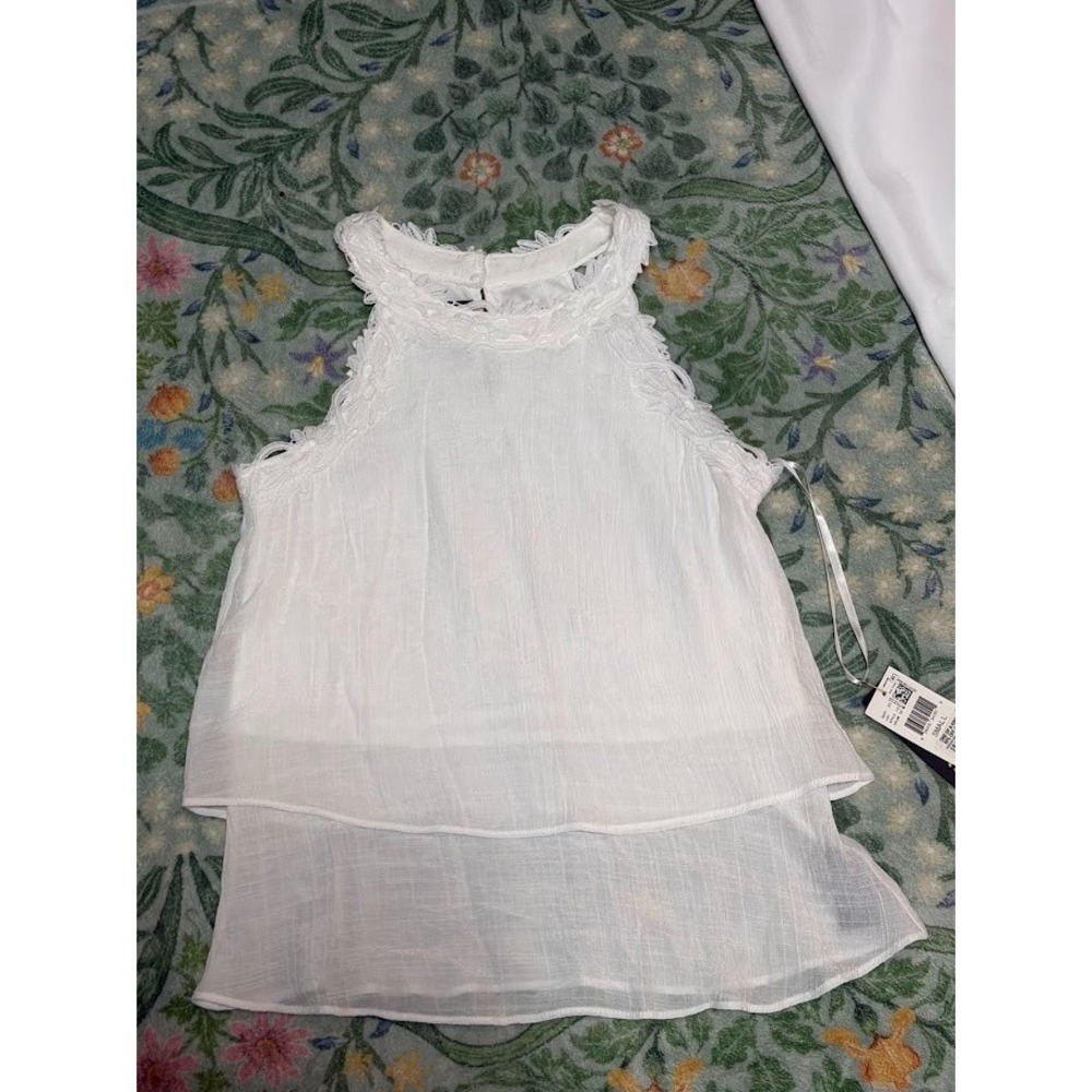 NWT Women's whimsical blouse perfect for any summer occasionby BCX - Size small